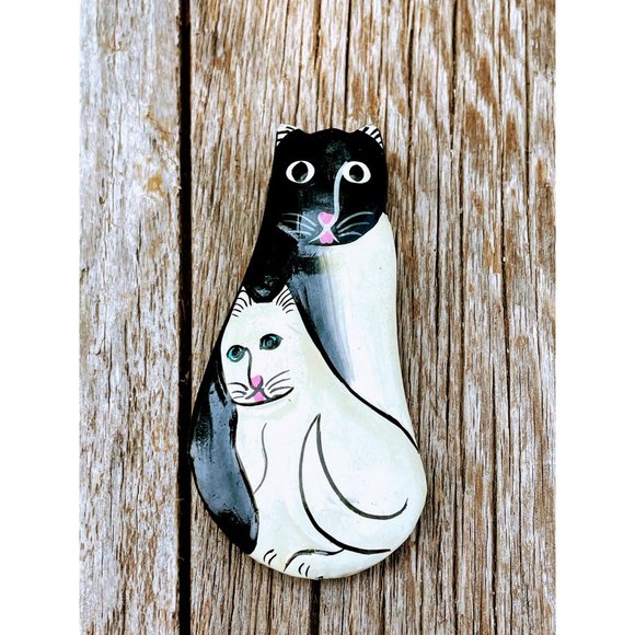 Vintage Folk Art Lacquer wood Cat Brooch - Picture 5 of 7